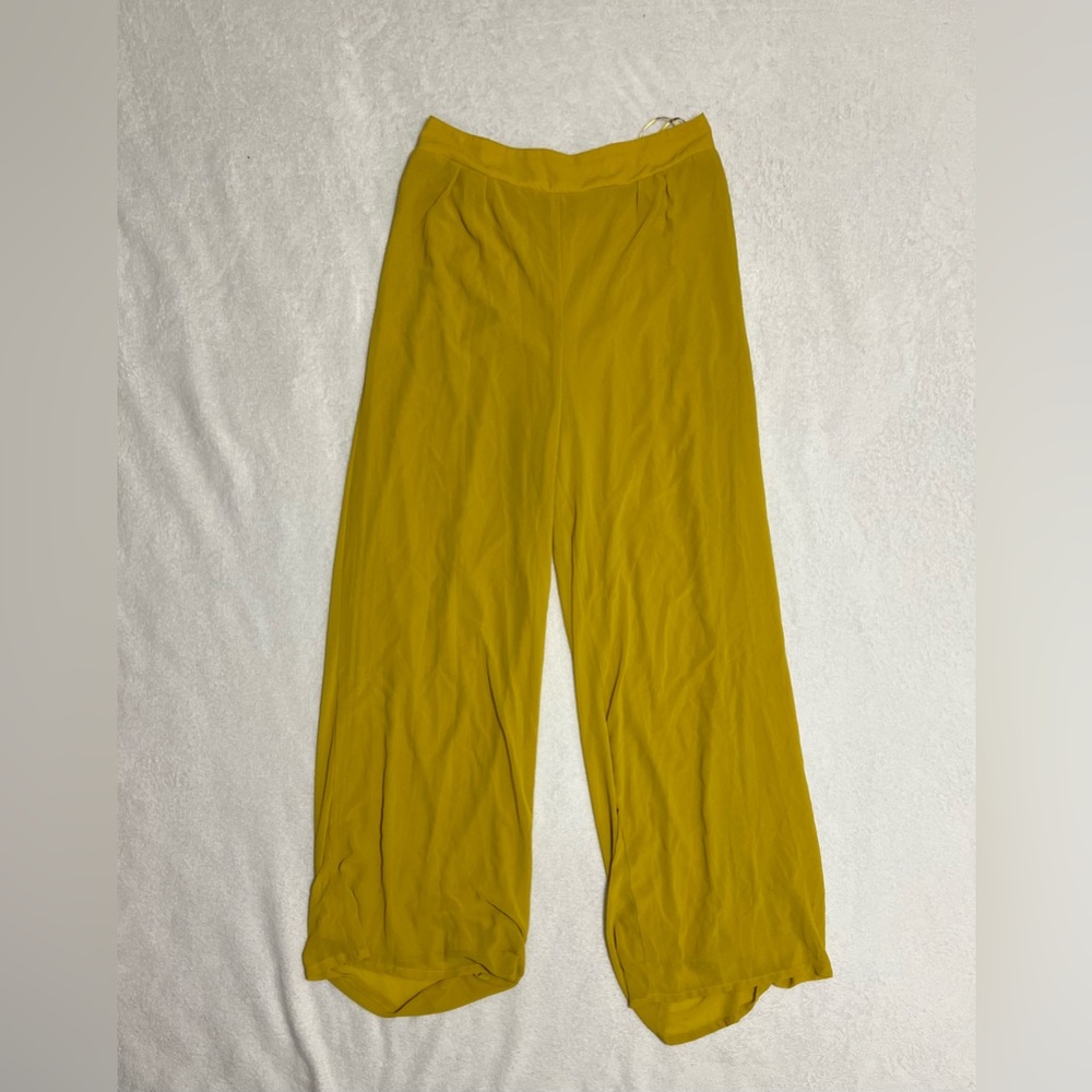 Fashion Nova 2 piece Halter Crop Top & Pants - Picture 3 of 3